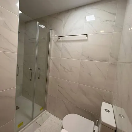 In Guest - Private Bathroom 2b * 波瓦－迪瓦尔津